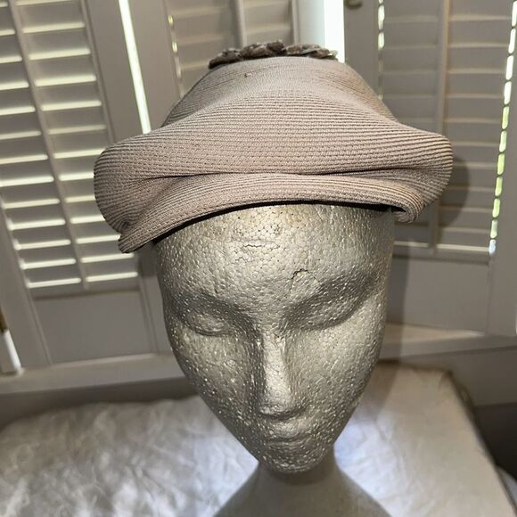 Vintage 60s Karen Hats Beige Women's Cap with Taupe Velvet Ribbon Detailing - Picture 4 of 8
